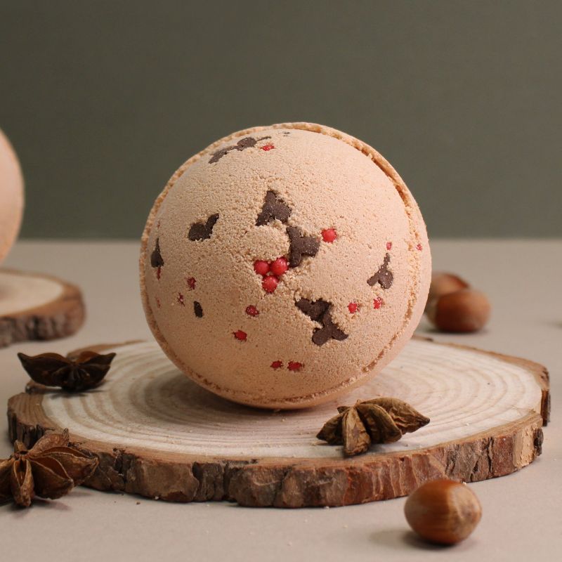 Reindeer and Red Nose Bath Bomb 180g - Toffee & Caramel - White Label