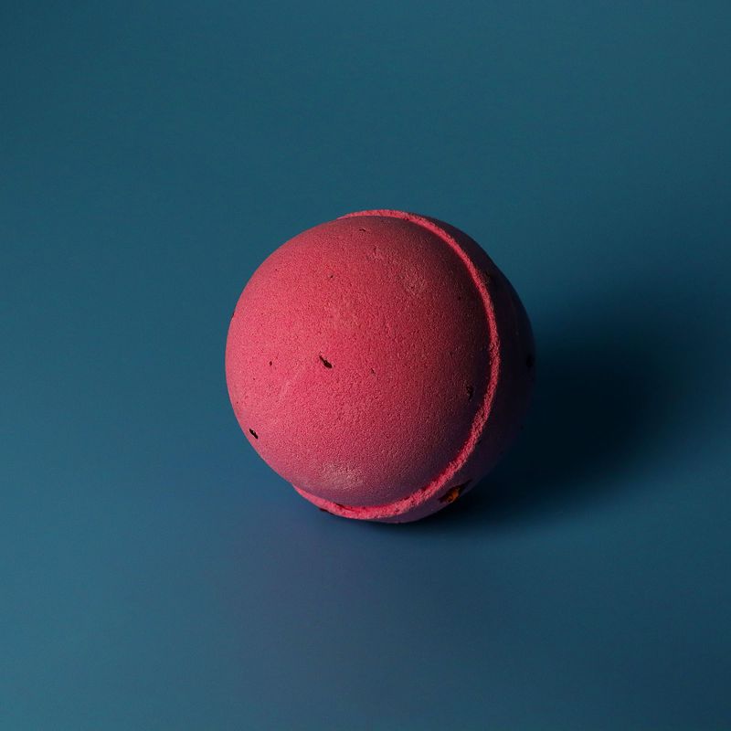Rose & Petals Bath Bomb 180g - White Label