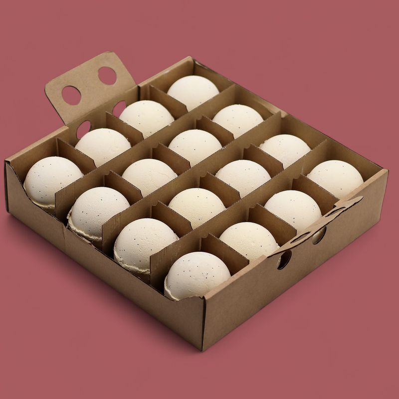 Simply Vanilla Bath Bomb 180g - White Label