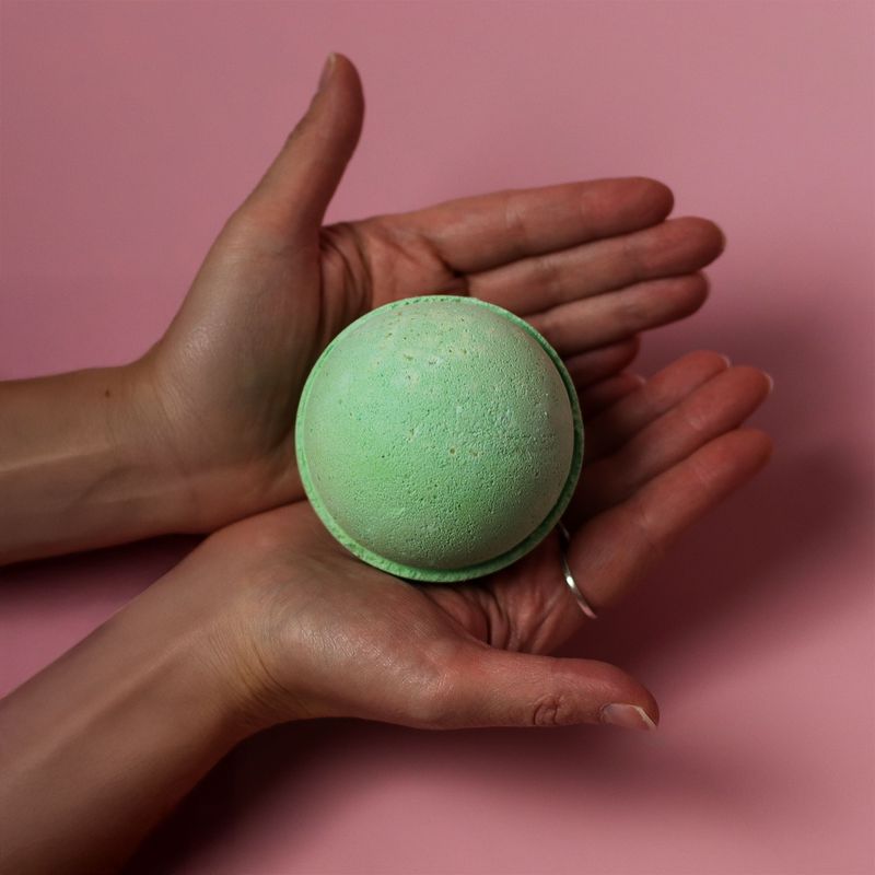 Peppermint & Tea Tree Bath Bomb 180g - White Label