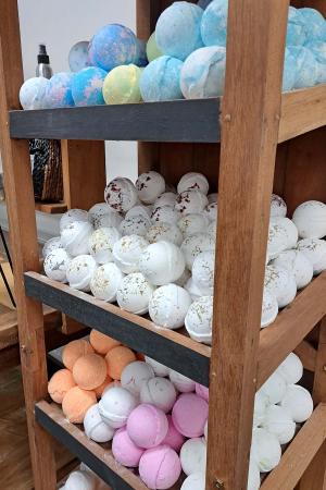 White Label Bath Bombs AW Aromatics